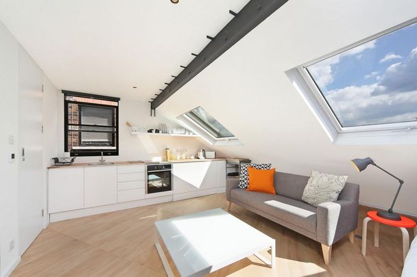 Studio to rent - Photo 1