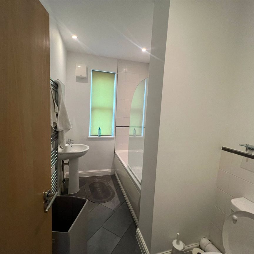 property to rent - Photo 1