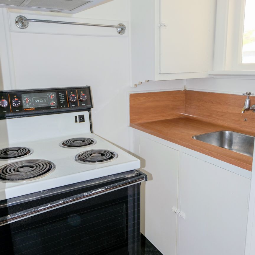 BEDSIT UNIT - Photo 1