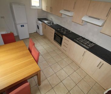 4 bedroom terraced house to rent - Photo 6