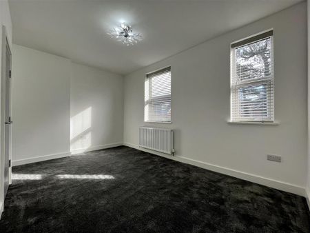 3 bedroom semi-detached house to rent - Photo 3