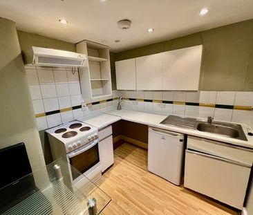 Studio Flat, Bedford Hill, SW12 - Photo 3