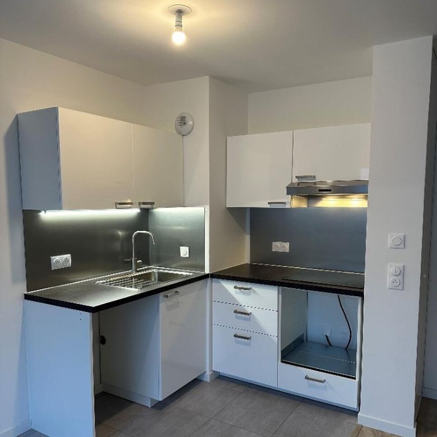 location Appartement T2 DE 39.79m² À BEZANNES - Photo 2
