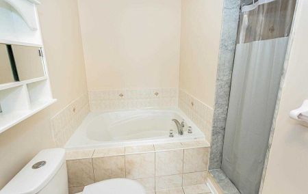 For Lease - 15 Dawes Road, Brampton, Ontario - Photo 4