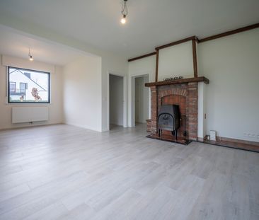 WAREGEM - Totaal gerenoveerde woning met 3 SLPK in residentiële omg... - Photo 2