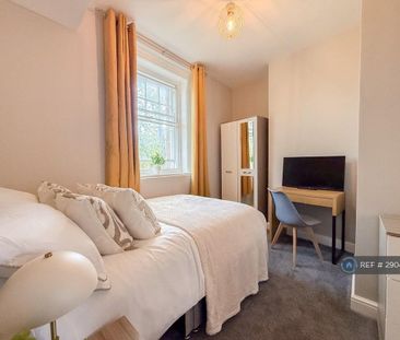 1 bedroom in a house share to rent - Photo 2