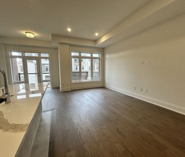 For Lease - 3303 Taha Gardens, Oakville, Ontario - Photo 3