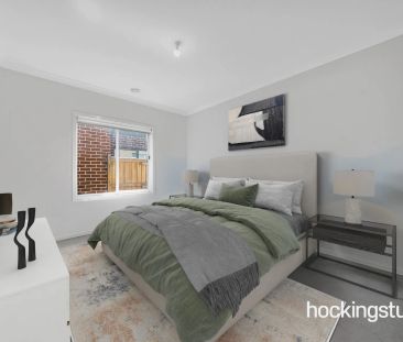 MINS AWAY FROM TRAIN STATION AND FREEWAY ! - Photo 4