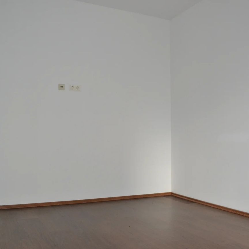 ATEMBERAUBENDER GARTEN - ZENTRAL BEGEHBARE ZIMMER - KÜCHE - AB SOFORT VERFÜGBAR! - Foto 1