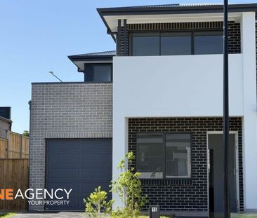 For Lease 3 Beds Modern Family Townhouse in the Heart of Box Hill - Photo 3