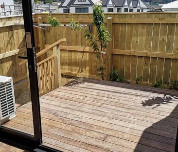 Modern Two-Story Townhouse with Sunny Courtyard - Photo 4