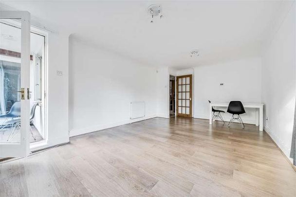 Holden Road, Woodside, N12 - Photo 1