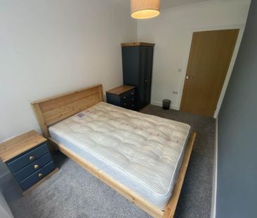 3 bedroom flat to rent - Photo 3