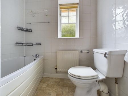 Tunbridge Way, Emersons Green, Bristol, BS16 - Photo 4