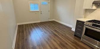 MAIN LEVEL 2 BEDS 1 BATH STEPS TO SUBWAY - Photo 2