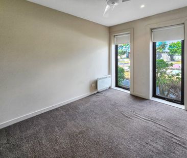 Stylish, Secure & Perfectly Positioned Family Home - Photo 6