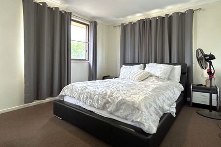 Spacious "City Fringe" Townhouse - Walk to Clifford Gardens - Photo 3