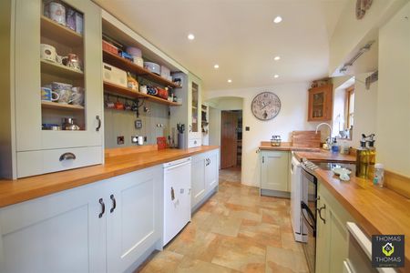 Two Mile Lane, Highnam - Photo 4