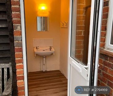 1 bedroom flat to rent - Photo 6