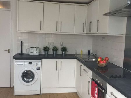 Flanders Crescent Room 4 - Photo 4