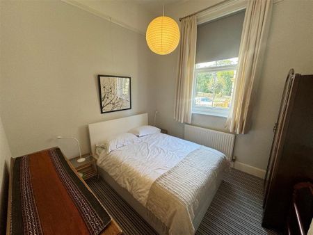 3 bedroom flat to rent - Photo 4