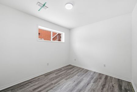 For Lease - 10 Flavelle Crescent, Kawartha Lakes, Ontario - Photo 2