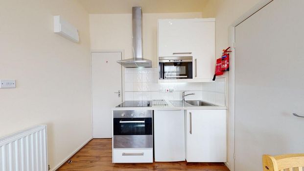 Studio to rent - Photo 1