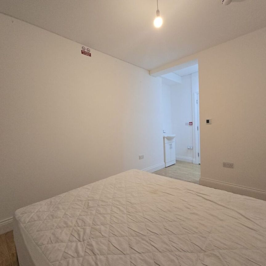 Uxbridge Road, UB1, Southall - Photo 1