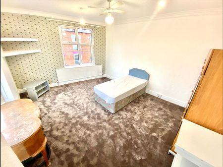 3 bedroom flat to rent - Photo 5