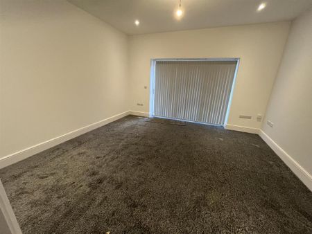 3 bedroom end of terrace house to rent - Photo 3