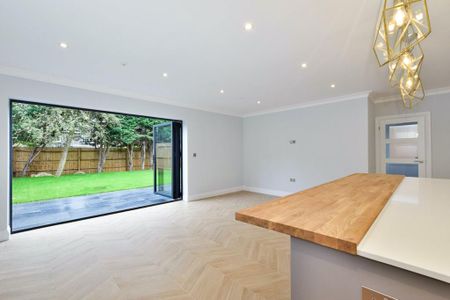 4 bedroom detached house to rent - Photo 4