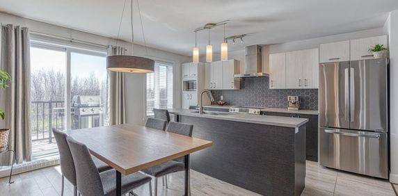 SUPER CONDO 5 1/2 À LOUER À NEUFCHÂTEL - Photo 2