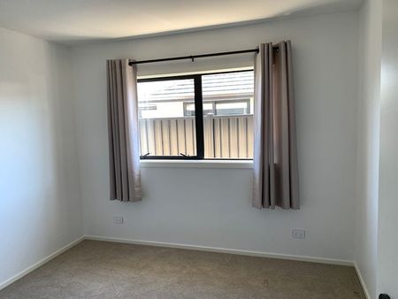 Modern 4-Bedroom Family Home in Wallaceville - Photo 4