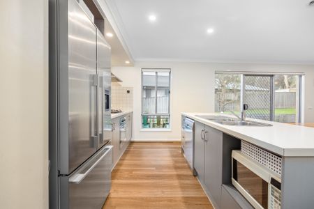 Beautiful Family Home in Peninsula Sands Estate - Photo 4