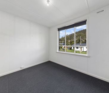 Neat and tidy Chigwell home - Photo 3