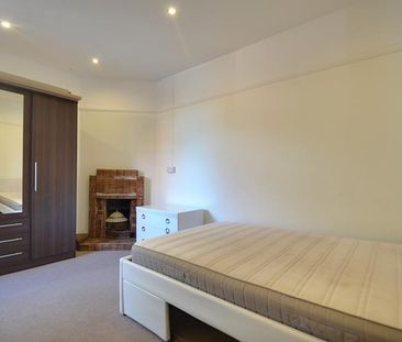 2 bedroom apartment - Photo 2