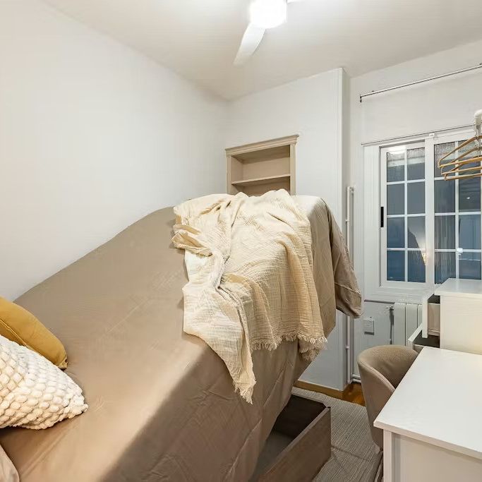 Travessera de les Corts, Barcelona, Catalonia 08028 - Photo 1