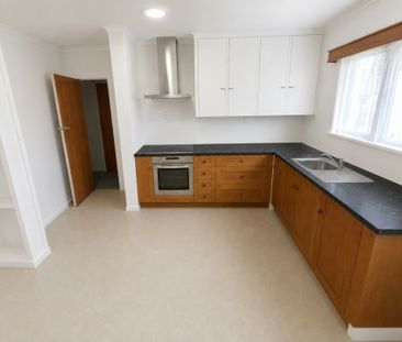 Sunny Sutton - Photo 1