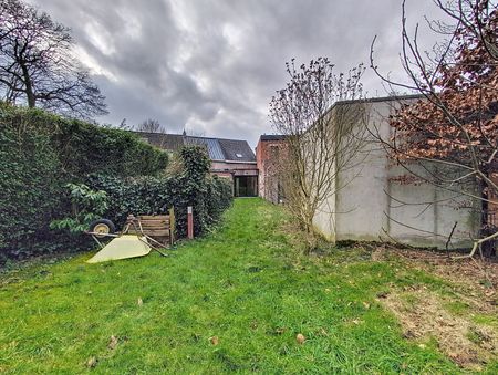 VOLLEDIG GERENOVEERDE WONING MET KELDER EN TUIN IN HOVE - Photo 3