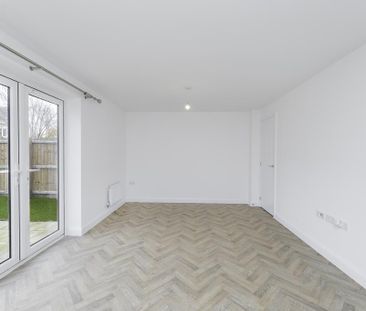 3 bedroom semi-detached house to rent - Photo 2