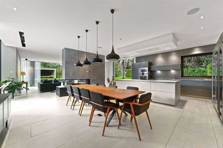 A stunning and bespoke modern home in a secluded, private location. - Photo 3