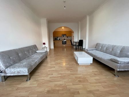 3 Bed Flat, Albert Road South, SO14 - Photo 2