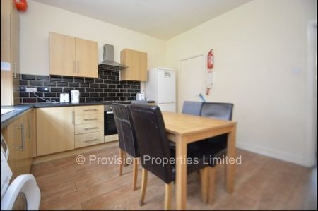 4 Bedroom Student Properties - Photo 3