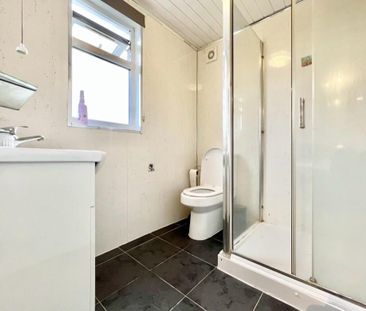 1 Bed Flat, Highcliffe Gardens, IG4 - Photo 4