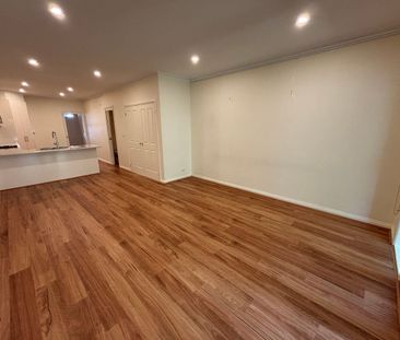 Modern 3‑Bedroom Townhouse in the Heart of Kensington - Photo 3