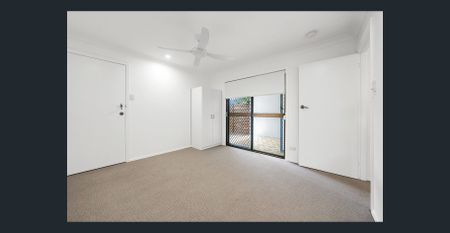 ULTIMATE RETREAT IN ASHMORE'S EXCLUSIVE ENCLAVE. - Photo 5