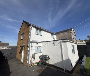 3 bedroom semi-detached house to rent - Photo 6