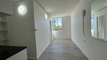 RENOVATED STUDIO 1KM TO AUBURN STATION - Photo 5