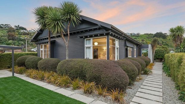 Elegant Fusion - 3 Bed, 2 Bath Redcliffs Home - Photo 1