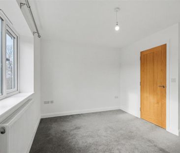 3 bedroom end of terrace house to rent - Photo 2